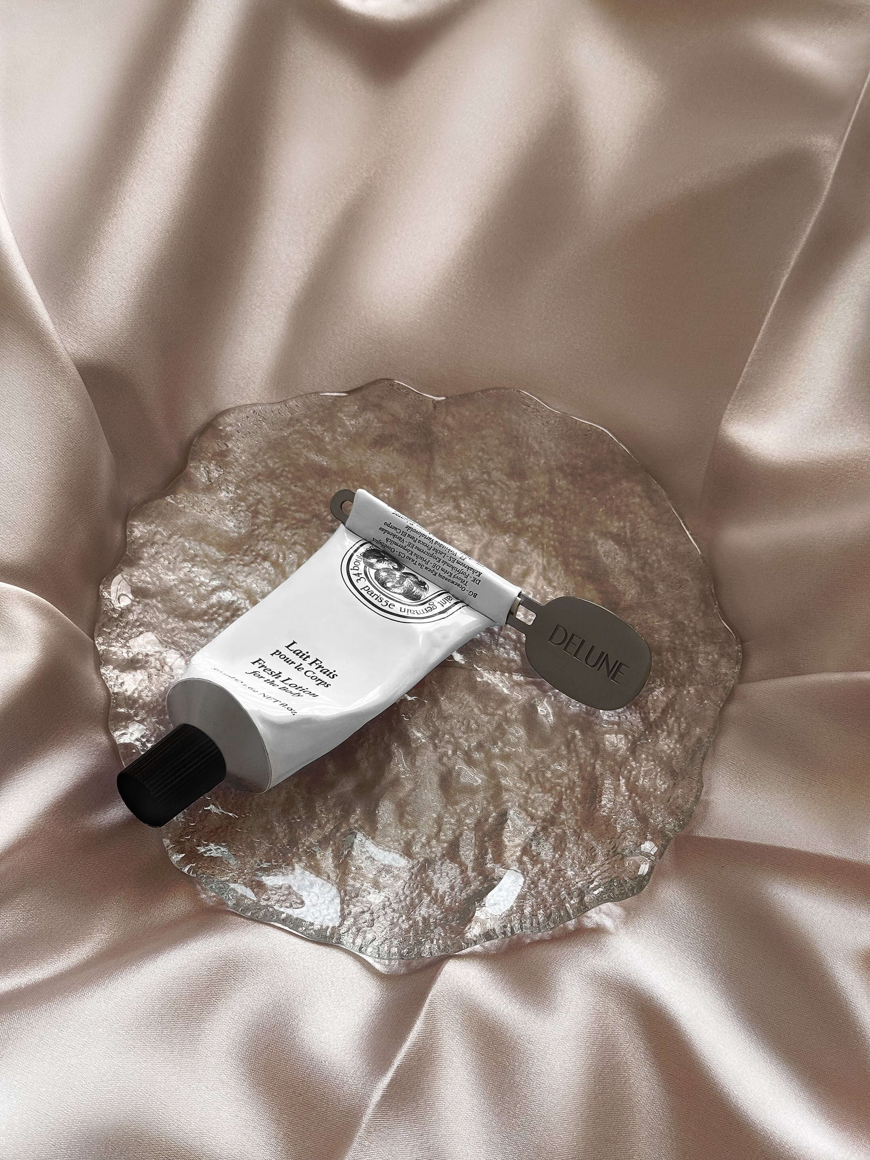 Luxurious metal tube key squeezer, perfect for your cosmetic tubes.